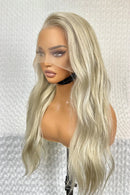 Lace Humana Ondulada Loira 70cm 13x4 HD - Modelo Carmem