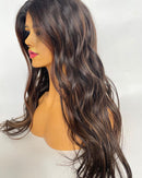 Lace Humana Ondulada Morena iluminada 70cm 13x4 HD - Modelo Cintia