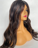 Lace Humana Ondulada Morena iluminada 70cm 13x4 HD - Modelo Cintia