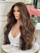 Lace Humana Ondulada Morena Iluminada 70cm - 13x4 HD